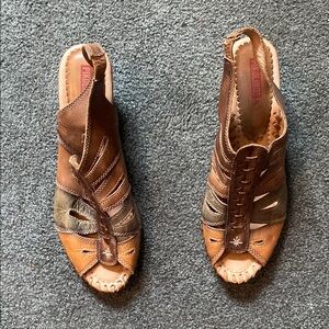 Pikolinos Brown Tan Leather Sandals with Woven Design